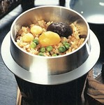 具材たっぷり、ご注文頂いてから釜で炊き上げる
串屋の大人気ご飯もの！！！