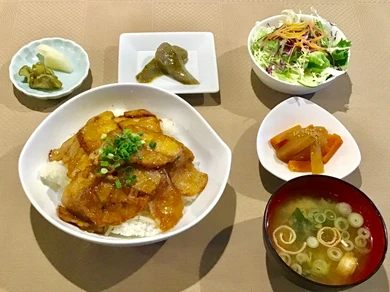 豚肉の生姜焼丼ランチ