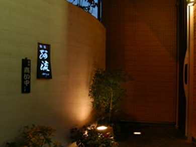 隠れ家的なお店