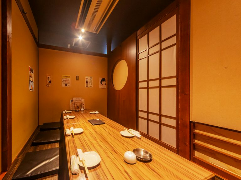 ゆったりとくつろぎながら料理もお酒も堪能できる掘りごたつ