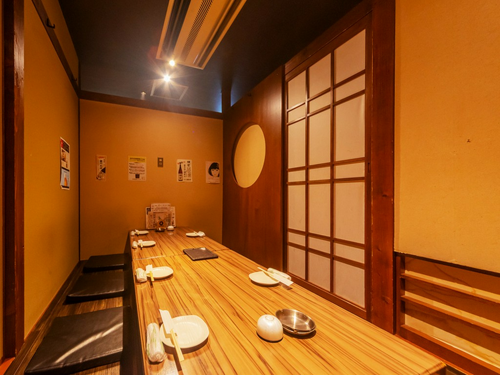 ゆったりとくつろぎながら料理もお酒も堪能できる掘りごたつ