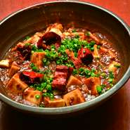 金魚蘭特製の麻辣醤を使用した麻婆豆腐です。
山椒の香りをお楽しみください。