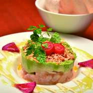 甘海老とアボカドのタルタル～海老せん添え～