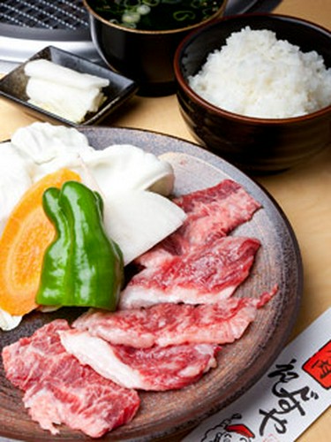 カルビ定食　ハラミ定食　なんと525円です!!