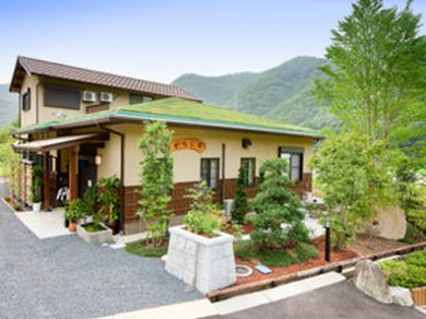 美しい自然と田園風景の中に佇む一軒屋