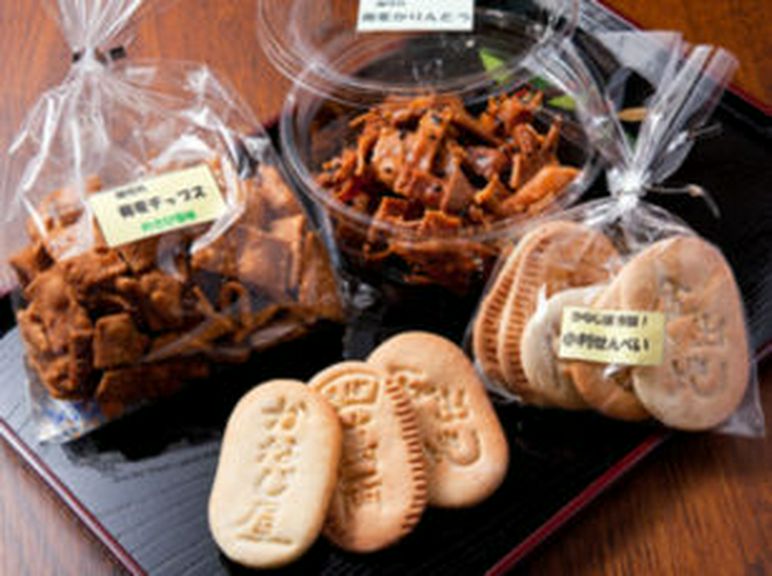 手作り蕎麦菓子の販売もしております。お土産にどうぞ。