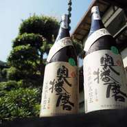 本当に美味しいお酒だけを飲んでもらいたい。そんな想いで厳選したお酒だけをご提供。旬な魚に合う旬なお酒をご用意してますので季節ごとにお楽しみ下さい。※厳選してるため品切れの場合もございます。