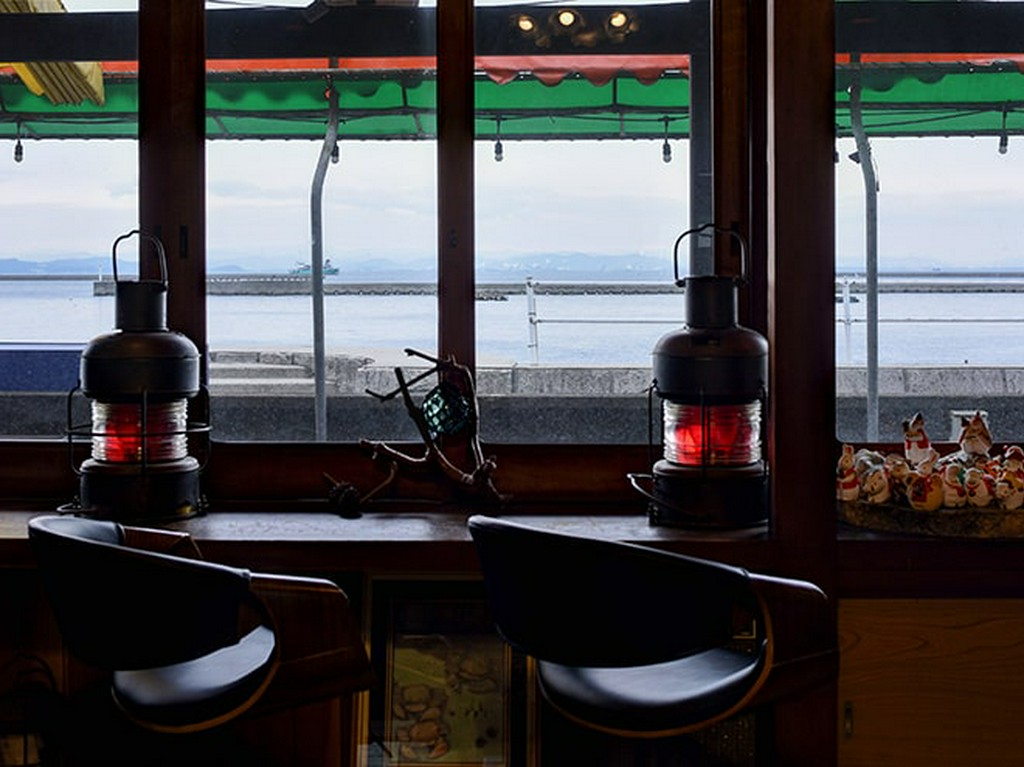 敗戦直後の貴族を描く映画のロケにも使われたレトロな館内