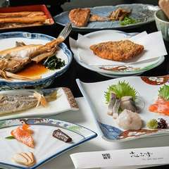 都会では味わえない新鮮な料理と自然が魅力です