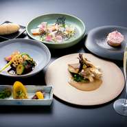 お好みでメイン料理が選べる気軽なフレンチコース

・和前菜
・洋前菜
・中彩
・メイン料理
肉料理 or 魚料理 より選択
・デザート
・珈琲 or 紅茶

※時期や食材状況より提供内容が変更になる場合がございます。