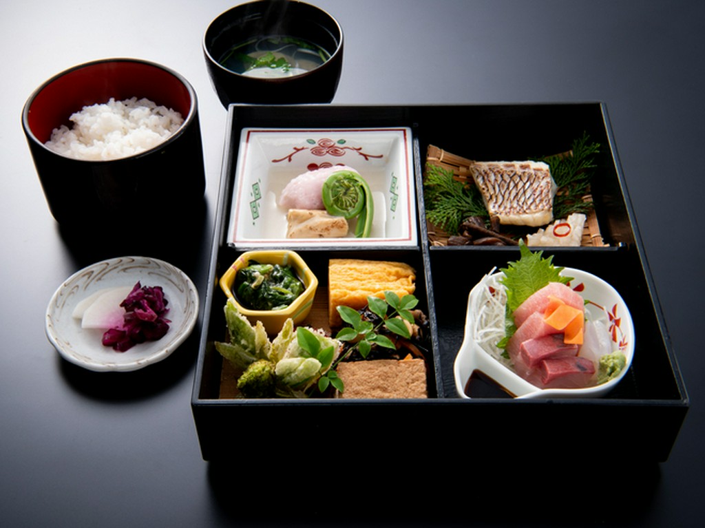 【平日ランチ限定】旬の味覚 『松花堂』 和風重箱仕立て