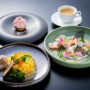 前菜からデザートまで一皿ずつ楽しむランチ限定メニュー。

メインのパスタ料理は、彩り豊かな季節のパスタと吉庭オリジナルナポリタンからご選択いただく形となります。