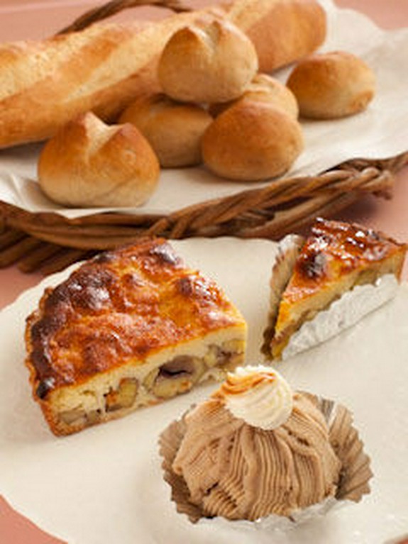 手作りパンとケーキの数々