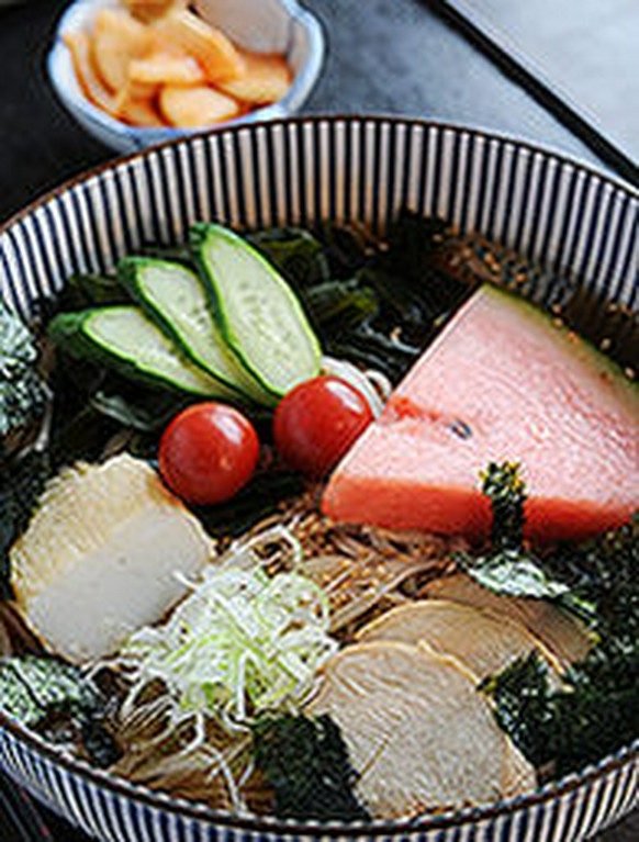 そば冷麺　（夏の限定メニュー）