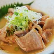 馬もつを一日かけて柔らかく煮込みました。