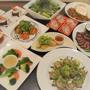 宴会プラン￥2300（2530）￥3300(3630)

宴会プランに飲み放題￥1800（19800）付けられます！