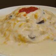 オムライスのホワイトソース。人気！もちろん愛たまご使用！