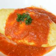 ふわふわのオムレツにモッツァレラチーズを入れてとろ～りと…