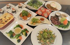 洋食メインのコースです。全部で10品と品数・ボリューム満足。最後にデザートも付いています。