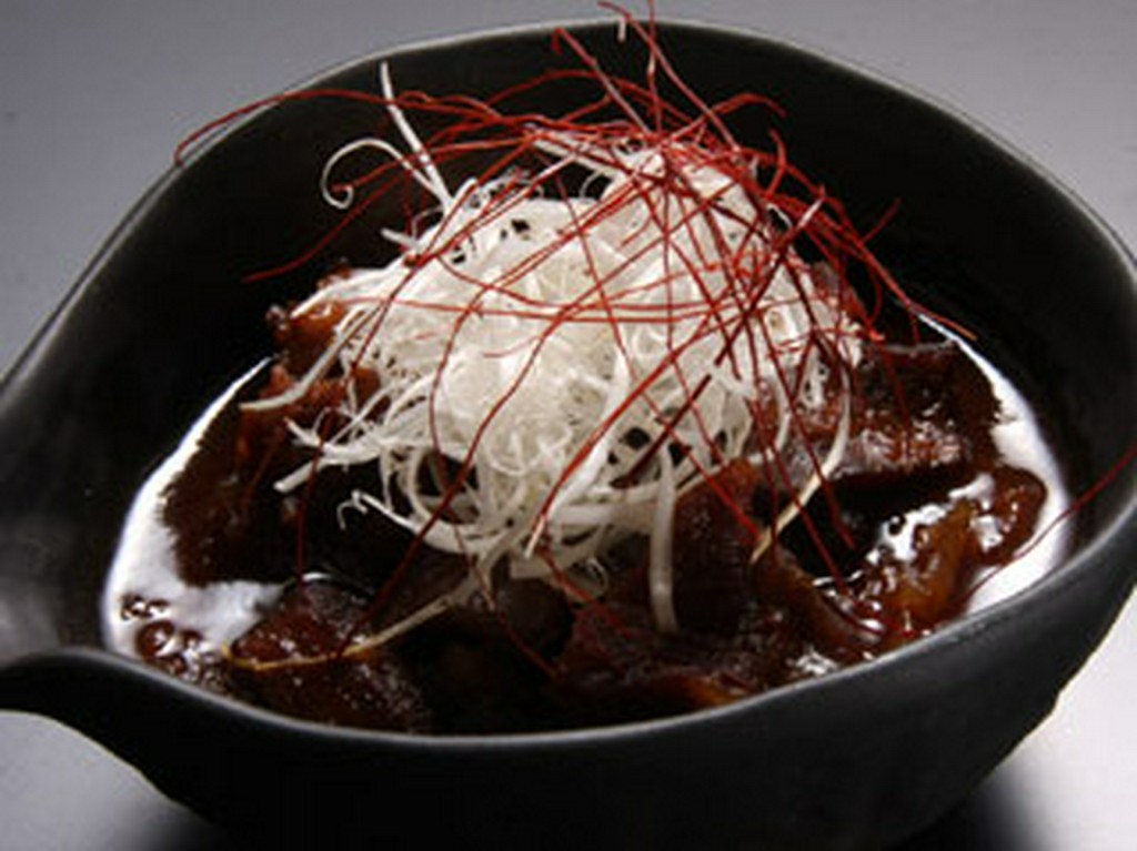 国産の牛すじを味噌でじっくり煮込んだどて煮