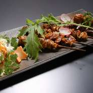 定番ともいえる串焼き盛り合わせ　シオとタレが選べます