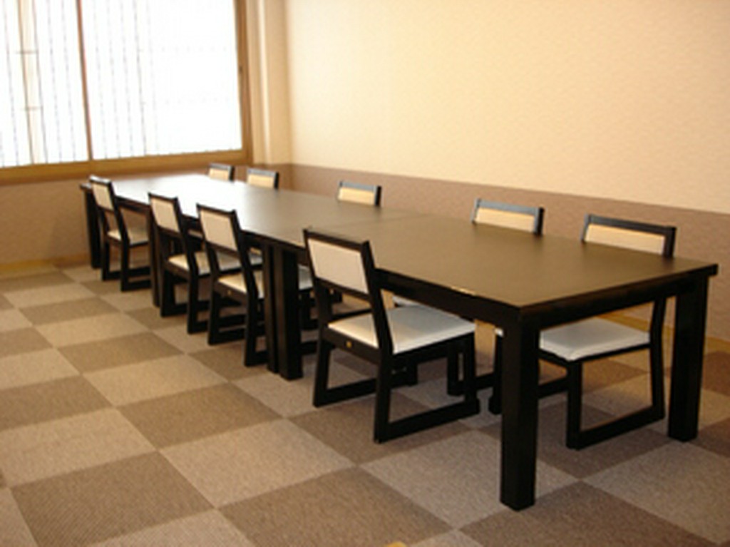 個室でくつろげる会食はいかがですか　テーブル席　1階　20席