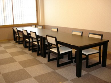 個室でくつろげる会食はいかがですか　テーブル席　1階　20席
