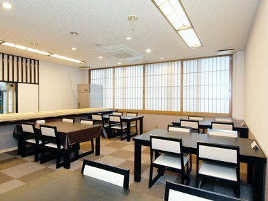 落ち着いた店内で楽しむくつろぎの時間