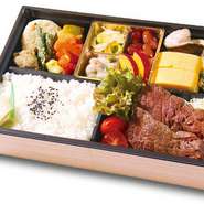 ランチ代わりのお弁当からお祝いや法事・会社の会議等いろいろな用途に合わせたお食事をご提供できます。
数により配達も可能です。