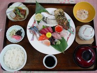 本日のお造り盛り合わせ・小鉢二種・茶碗蒸し・デザート付