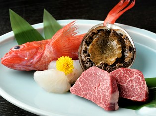 天然ふぐは一年中、九州から。また松阪肉も独自仕入れ