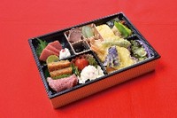 3300円から10800円までのｵｰﾄﾞﾌﾞﾙ
ご家庭での飲み会や会社や各種行事に最適なお料理の詰め合わせです
5500円以上は二段重の折になります。