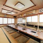 2階の大広間は、24名様まで入ります。ゴルフコンペ、接待、会議、年末年始の忘・新年会、また山梨特有の無尽会などに最適です。8名以上で予約すると、韓国焼酎『ジンロ』のボトルが一本サービスされます。
