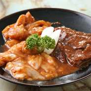 小腸、ミノ、レバ焼きの3つが楽しめます。ホルモンが好きな人におすすめ。