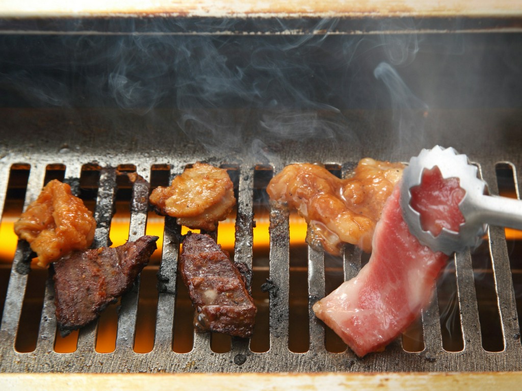 目の前で焼き上げるのでジュージューあつあつ