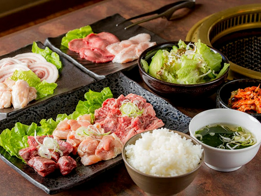 大人気のファミリーセットは、このボリュームで2400円!!