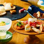 フィンガーフード中心の大人の女子会プラン(飲み放題付5,000円(税込))をご用意しております。パスタ以外はカトラリーを使わず、取り分けせずに気軽に食べられます。