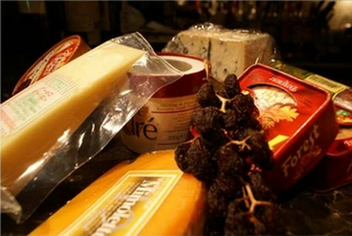 ワインに合うチーズも、豊富な品揃え