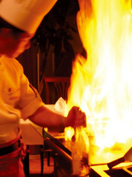 シェフ自ら豪快に!