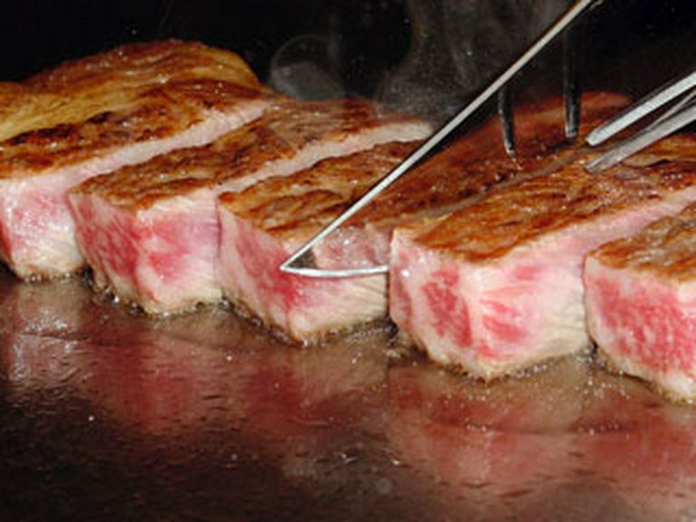 厳選和牛ステーキ!思わず頬が緩みます