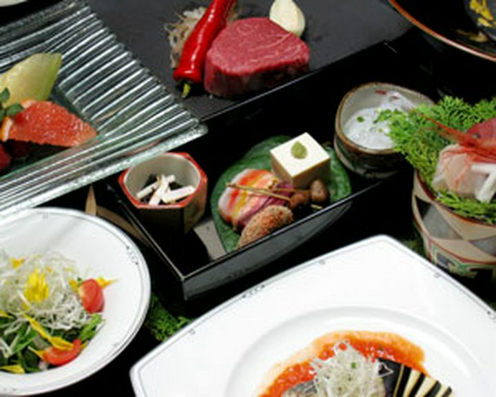 大切な方を偲ぶ心静かなひととき、
きめ細やかな心づくしの おもてなしをご提供させていただきます。