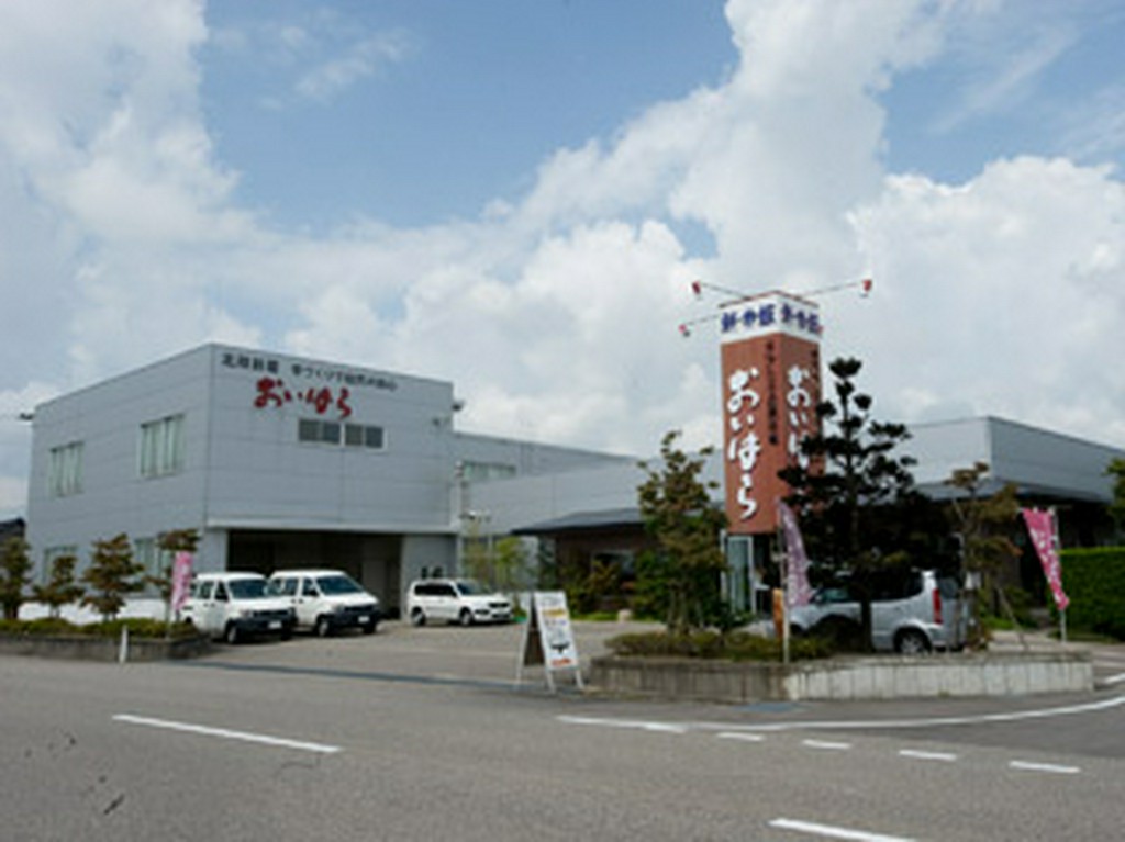 店舗外観です。皆さまのお越しをお待ちしております