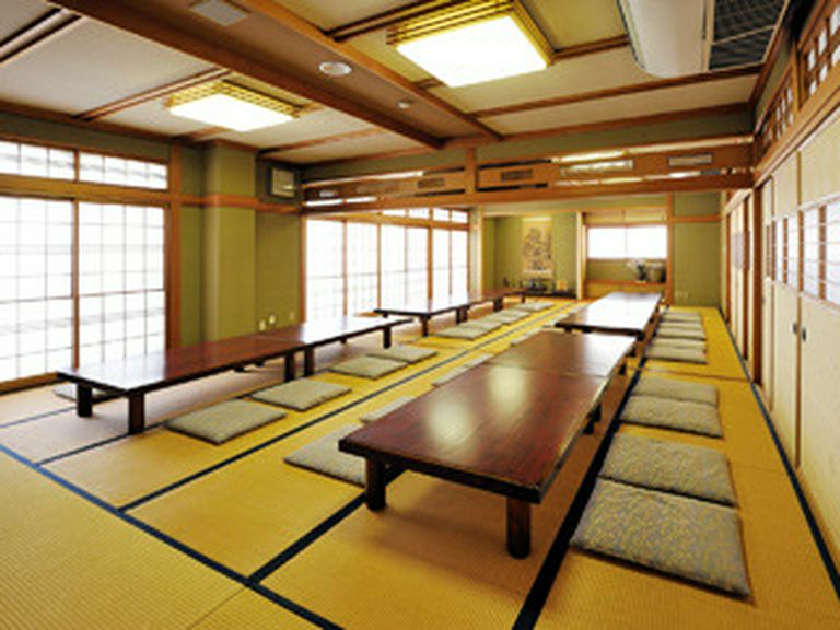 60席あります。団体様各種宴会などで是非ご利用下さい。