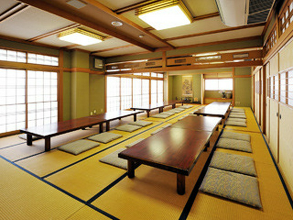 60席あります。団体様各種宴会などで是非ご利用下さい。