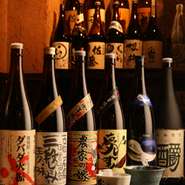 季節に合わせて随時新しい種類の本格焼酎を仕入れています。最新の品揃えはお店にて。