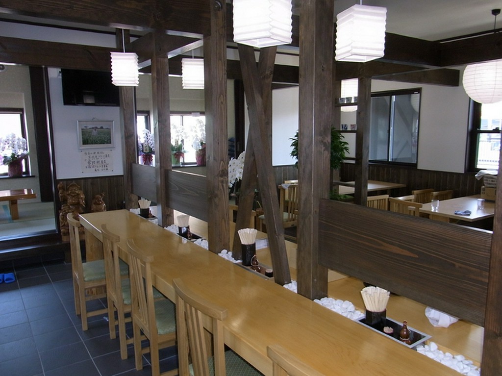 テーブル、お座敷席のご用意がございます。