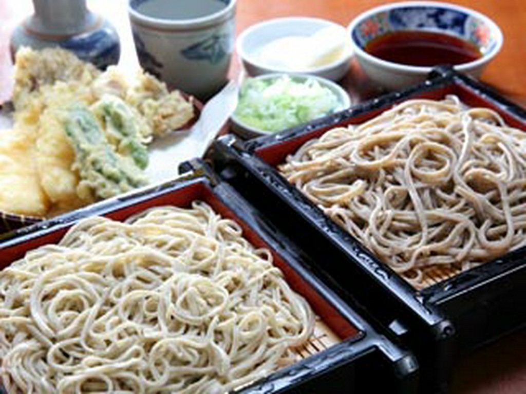 そば合もり天付（二八そばと田舎そば）