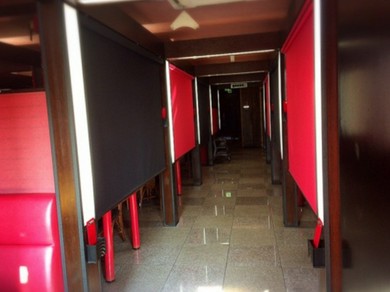 扉付ソファー席