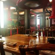 仕切りを外せばパーティ席になります。