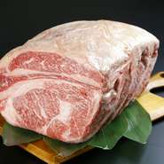 ステーキには、好みに合わせて選べる4種類の厳選した牛肉を用意